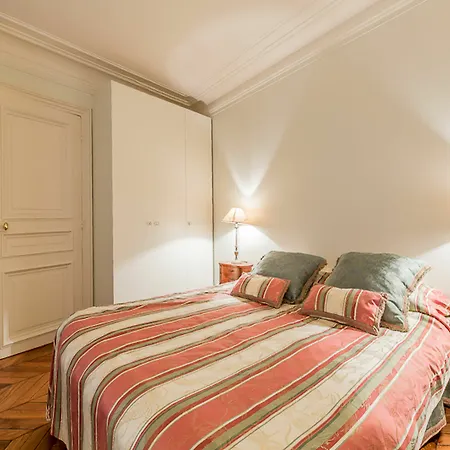 We - Champs Elysees 75008 Daire Paris
