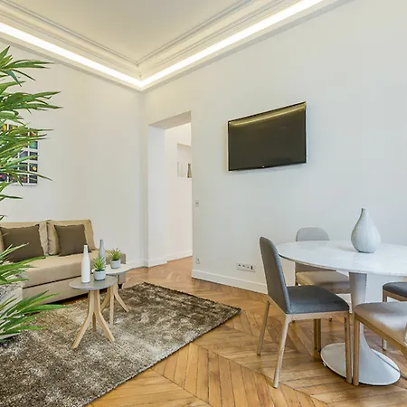 We - Champs Elysees 75008 Daire Paris
